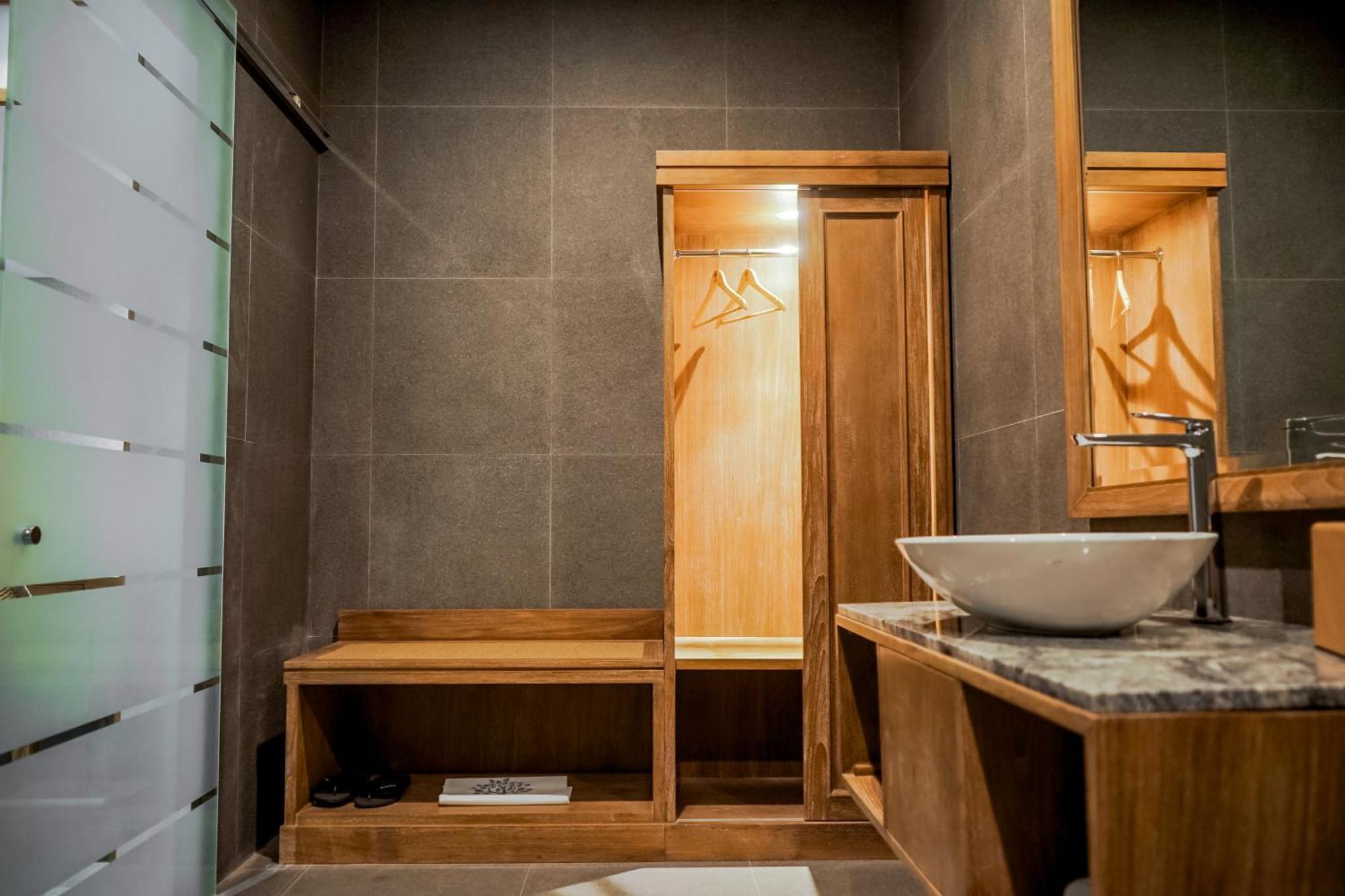 Tabebuya Resto & Resort Kesembu エクステリア 写真